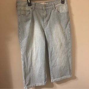 Levi’s Women Crop Jean Size 10